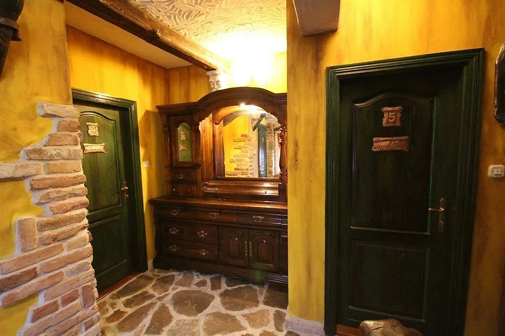 XIV Century Rooms Kaštela 住宿加早餐酒店